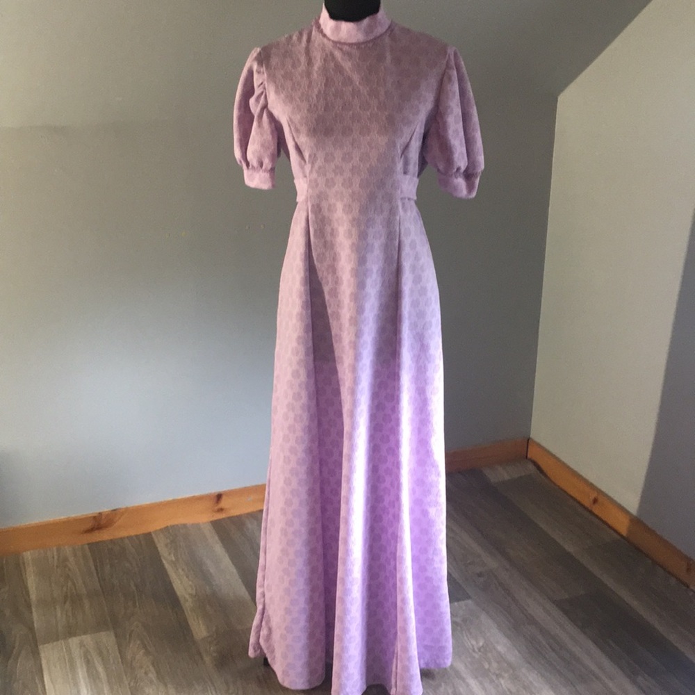 Vintage 1960’s Lavender Daisy Print Polyester Mod Style Gown